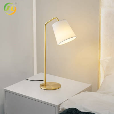 Moderno estilo rústico de tela en forma de dormitorio Lámpara de mesa LED de lado de la cama Lámpara de mesa de estudio brillante cálida Lámparas de mesa de cobre