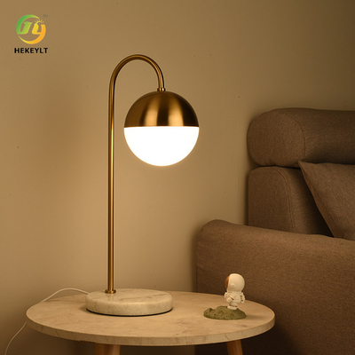 Lámpara de mesita de noche de oro nórdica del arte LED de la bola 25 vatios para el dormitorio de la decoración
