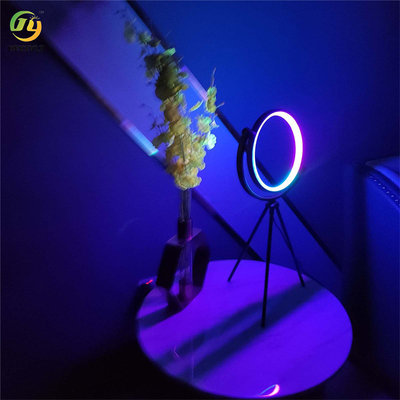 Lámpara de mesa vertical del RGB del diseñador del arte LED de la lámpara de pie de la sala de exposiciones de la luz del trípode de lujo interior danés de la personalidad