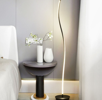 Decorativo único llevada moderno nórdico del espiral elegante de la lámpara de pie de la esquina