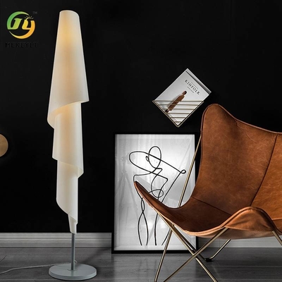 Dormitorio creativo nórdico Sofa Lighting del estudio del hotel de la lámpara de pie de lujo moderna del poste
