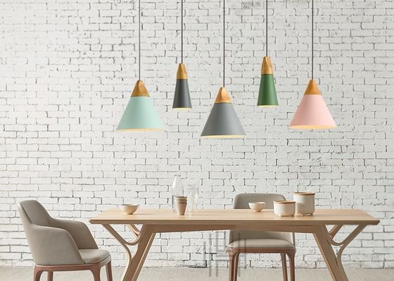 Pequeña lámpara pendiente del dormitorio del restaurante de la barra del metal de aluminio de madera colorido minimalista moderno del café